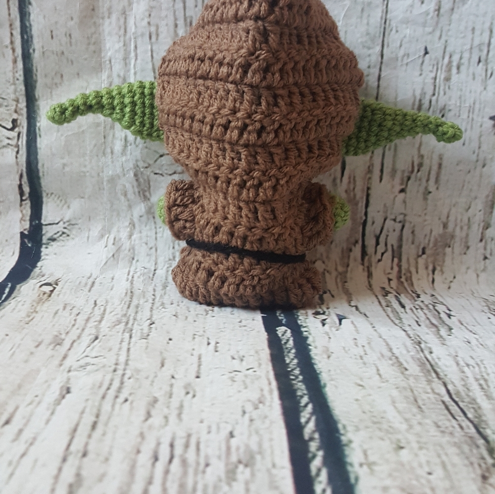 Crochet Baby Yoda Amigurumi - Picture 14 of 16